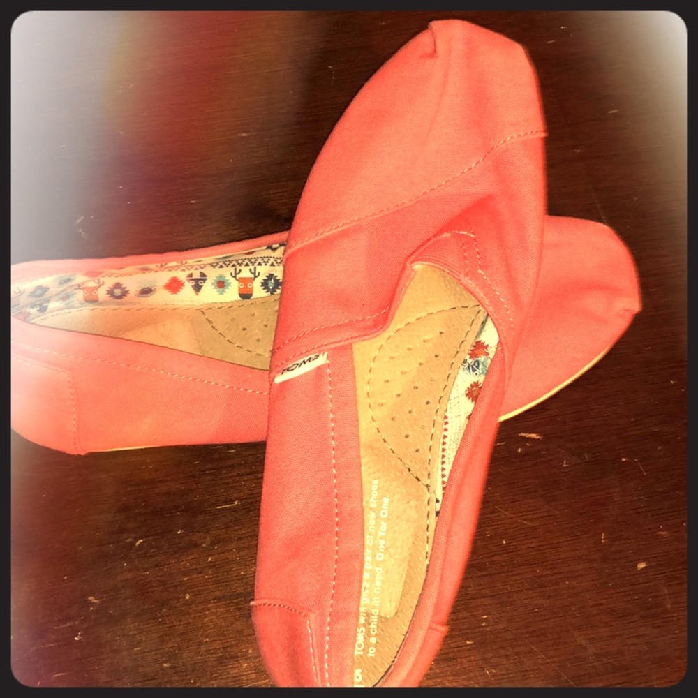 Tom coral flat slip on shoes
